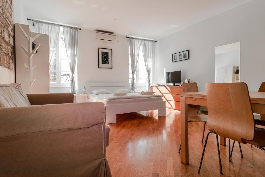 Apartments Artemus Music ピラン エクステリア 写真